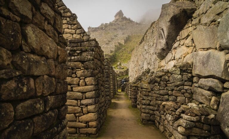 inca-trail-hike-to-Machu-Picchu-ruins